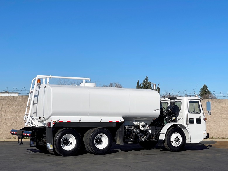 2002 Volvo WXLL McLellan 4,000 Gallon Water Truck