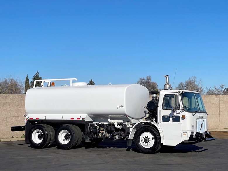 2002 Volvo WXLL McLellan 4,000 Gallon Water Truck