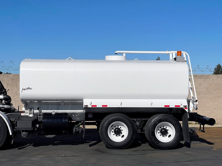 2002 Volvo WXLL McLellan 4,000 Gallon Water Truck