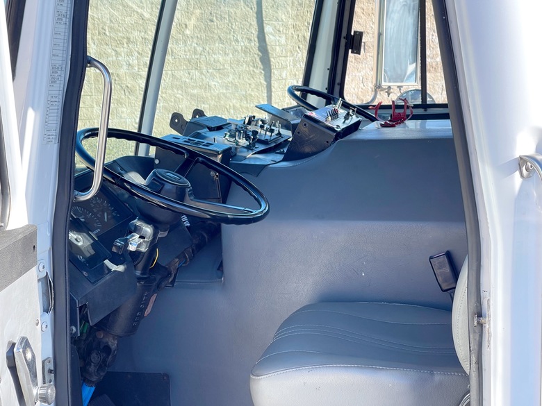 2002 Volvo WXLL McLellan 4,000 Gallon Water Truck