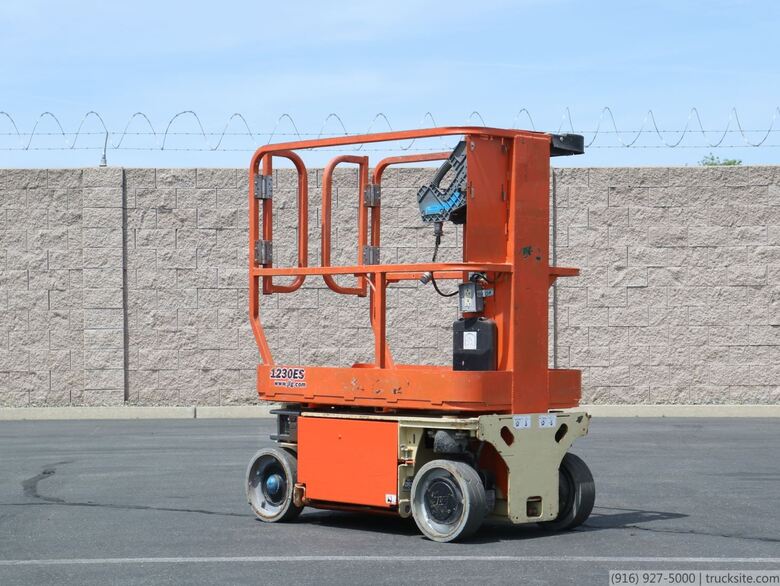 JLG 1230ES Vertical Mast Lift