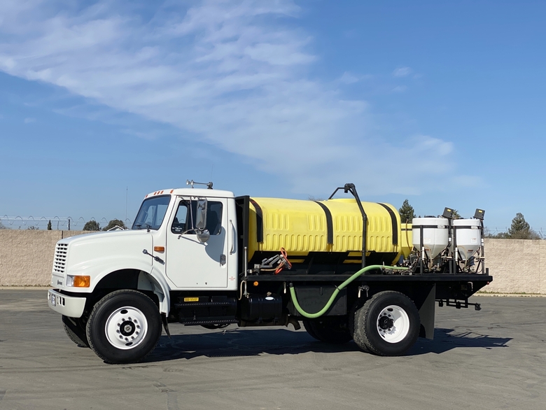 1992 International 4800 4x4 Raven Pesticide Spray Truck