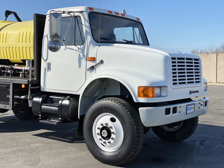1992 International 4800 4x4 Raven Pesticide Spray Truck