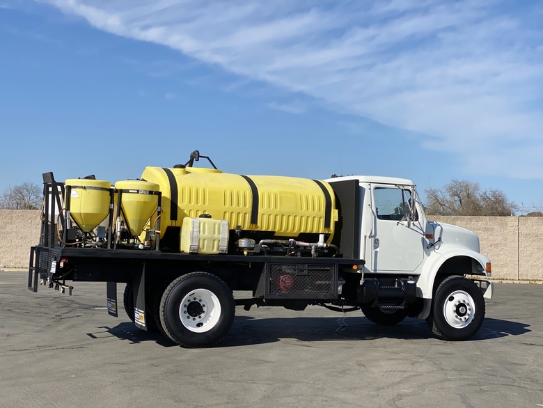 1992 International 4800 4x4 Raven Pesticide Spray Truck