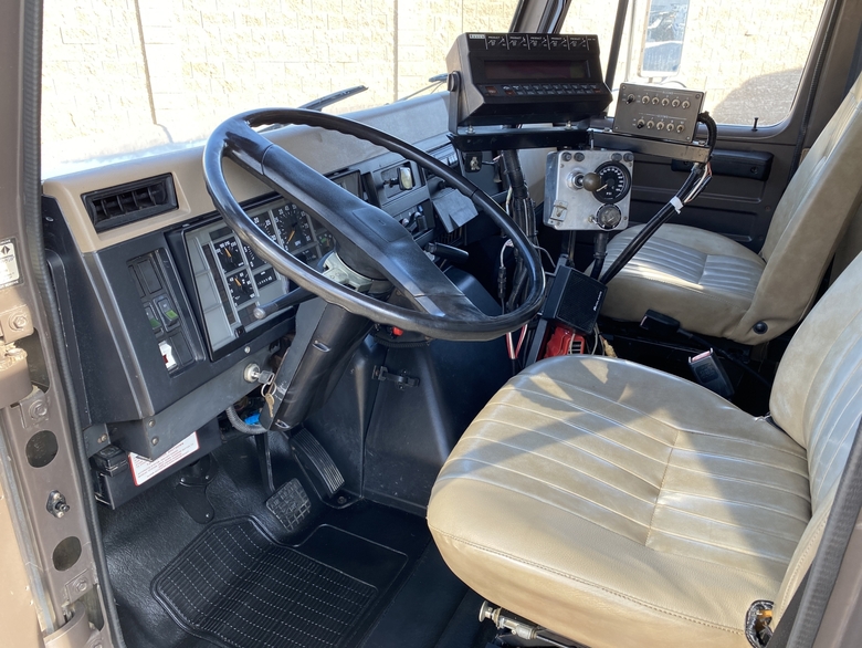 1992 International 4800 4x4 Raven Pesticide Spray Truck