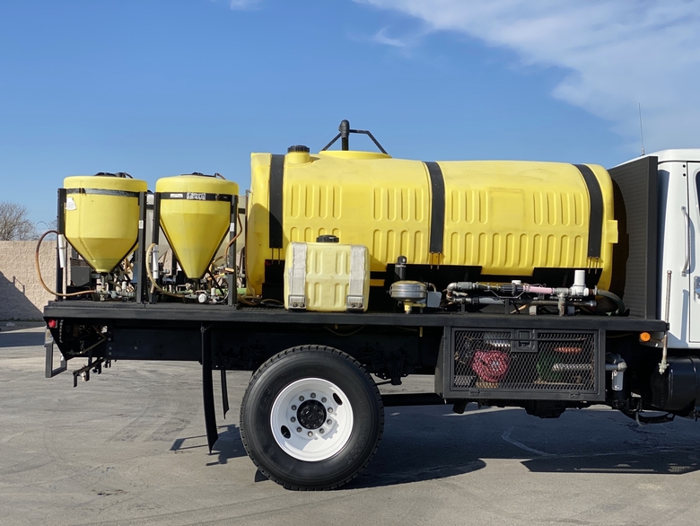1992 International 4800 4x4 Raven Pesticide Spray Truck