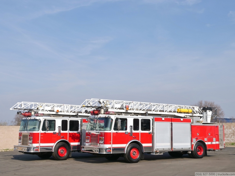 1997 Spartan Gladiator LTI 75' Aerial Ladder Fire Truck
