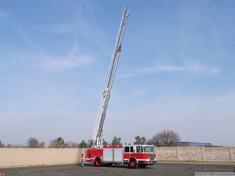 1997 Spartan Gladiator LTI 75' Aerial Ladder Fire Truck