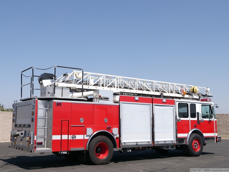 1997 Spartan Gladiator LTI 75' Aerial Ladder Fire Truck