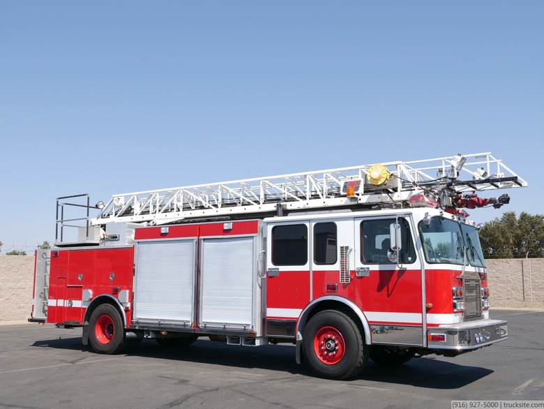 1997 Spartan Gladiator LTI 75' Aerial Ladder Fire Truck
