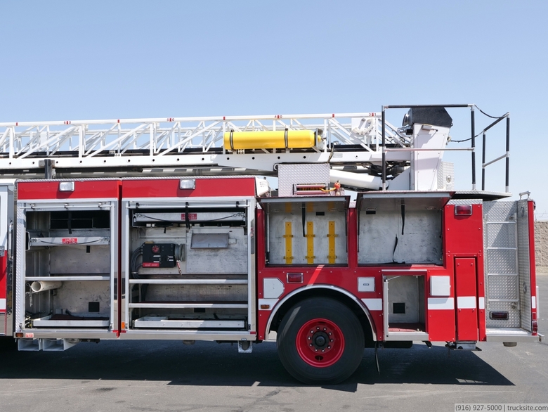 1997 Spartan Gladiator LTI 75' Aerial Ladder Fire Truck
