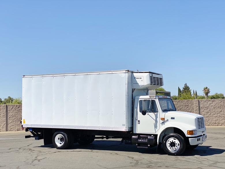 1998 International 4700 18' Reefer Box Truck