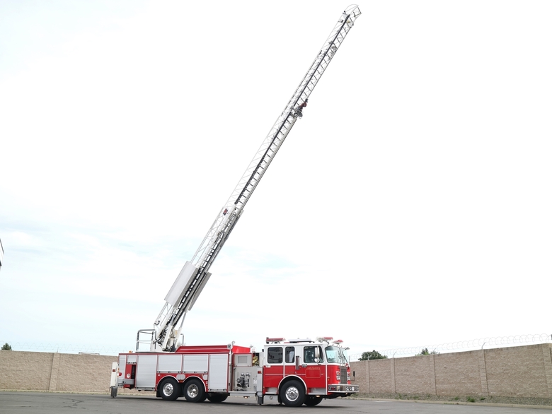 1999 Spartan Gladiator LTI AH-75 Quint Aerial Ladder Truck
