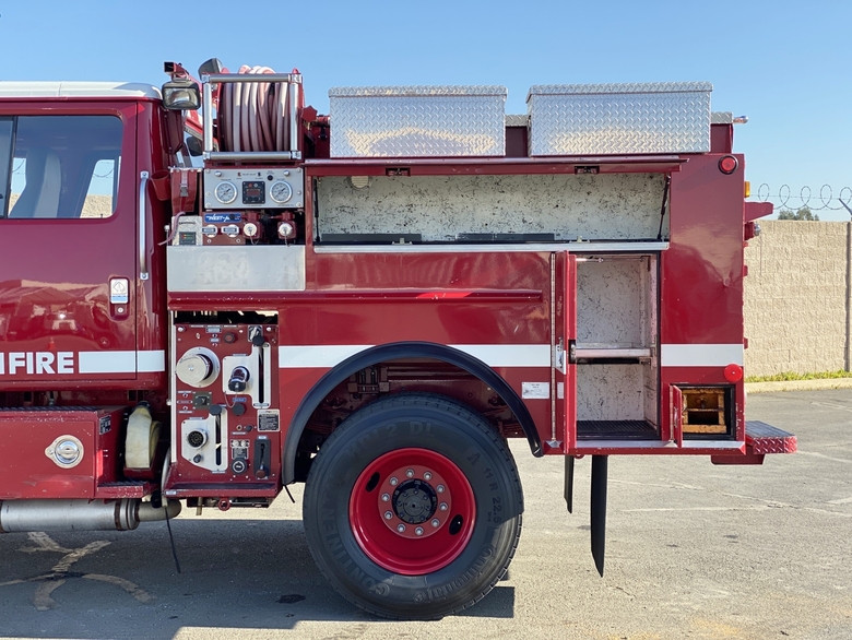 1999 International 4800 4x4 Type 3 500/500/15 Fire Pumper