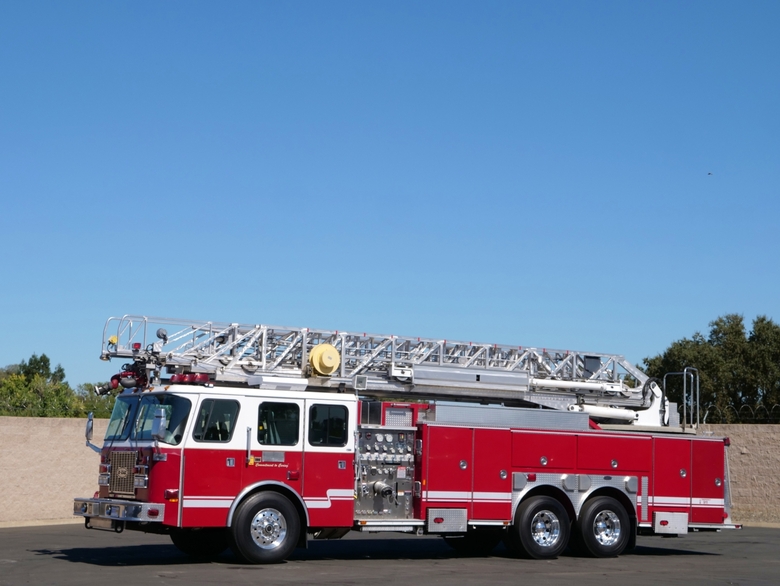 2000 E-One Cyclone HP 100' Quint 2000/500 Truck