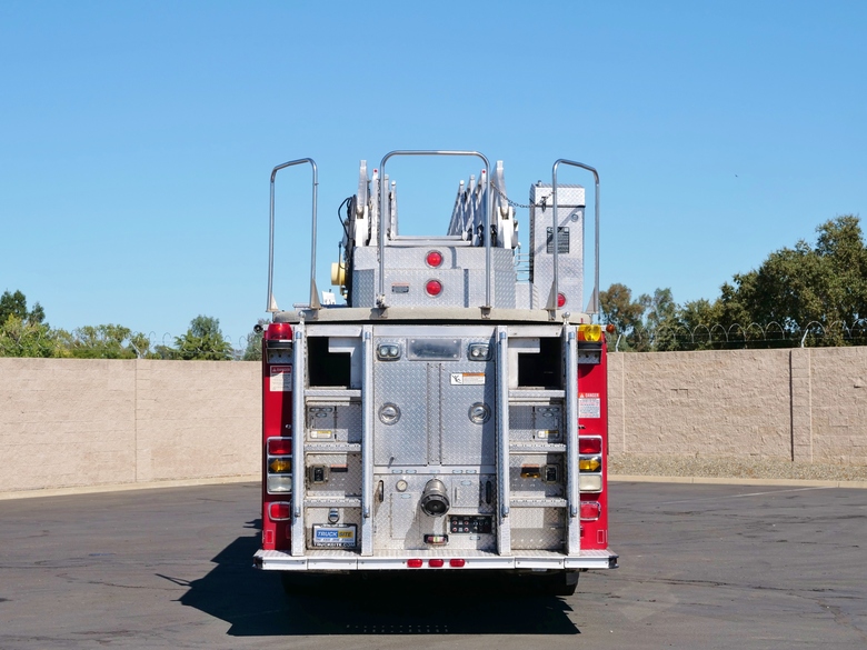 2000 E-One Cyclone HP 100' Quint 2000/500 Truck