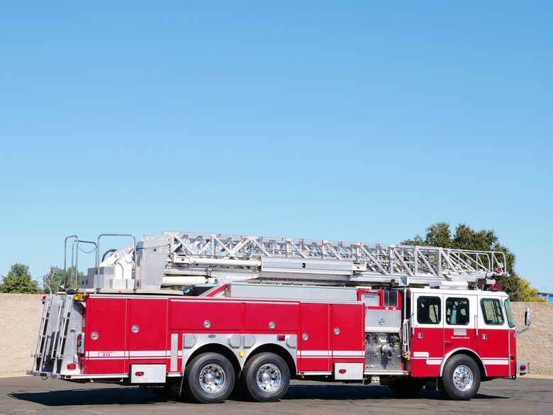 2000 E-One Cyclone HP 100' Quint 2000/500 Truck