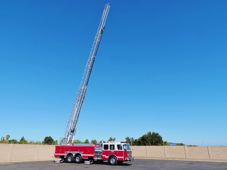 2000 E-One Cyclone HP 100' Quint 2000/500 Truck