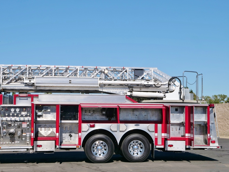 2000 E-One Cyclone HP 100' Quint 2000/500 Truck