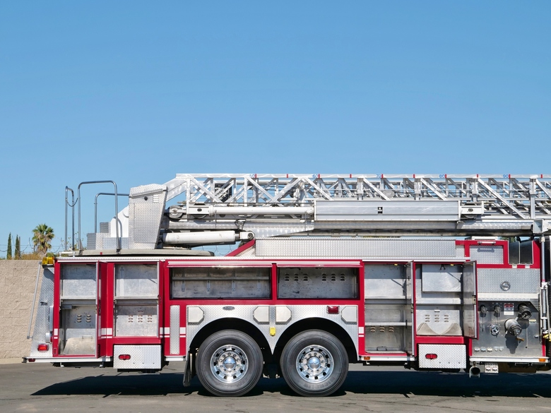2000 E-One Cyclone HP 100' Quint 2000/500 Truck