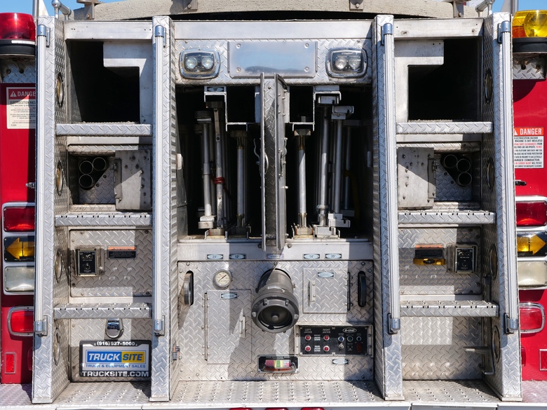 2000 E-One Cyclone HP 100' Quint 2000/500 Truck