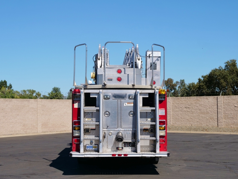 2000 E-One Cyclone HP 100' Quint 2000/500 Truck