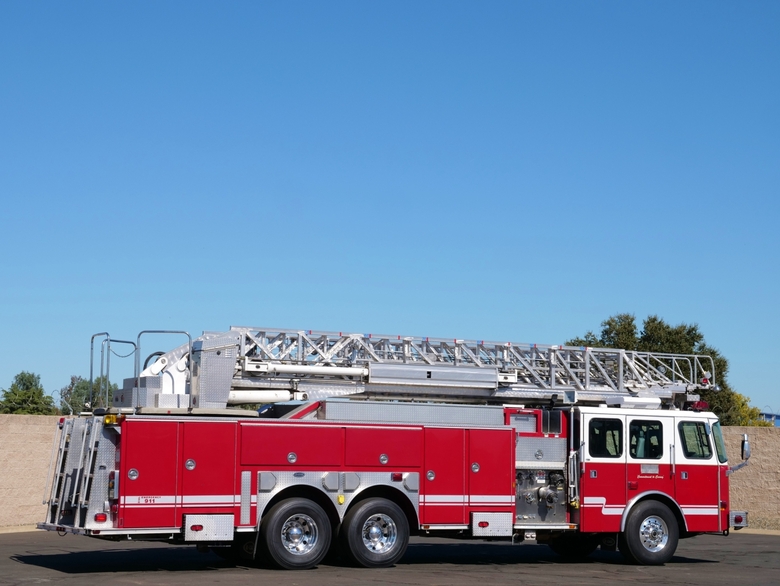 2000 E-One Cyclone HP 100' Quint 2000/500 Truck