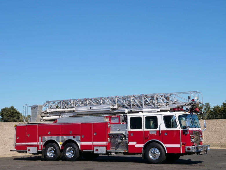 2000 E-One Cyclone HP 100' Quint 2000/500 Truck