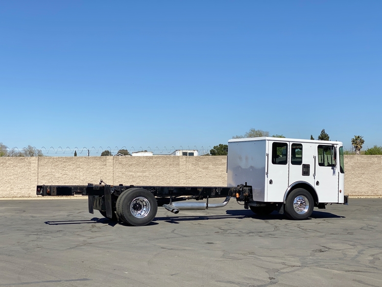 2000 HME 1871 Series Crew Cab & Chassis