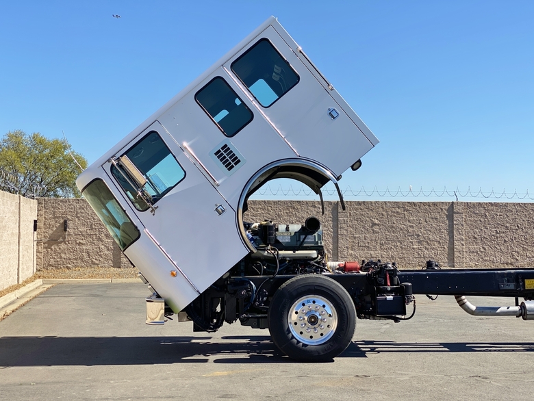 2000 HME 1871 Series Crew Cab & Chassis