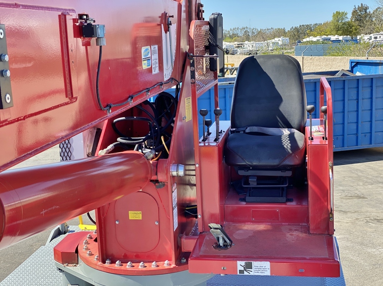 2001 Sterling L9500 Manitowoc 2277S Crane Truck