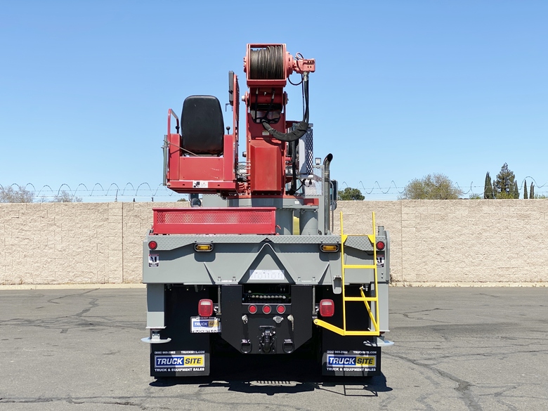2001 Sterling L9500 Manitowoc 2277S Crane Truck