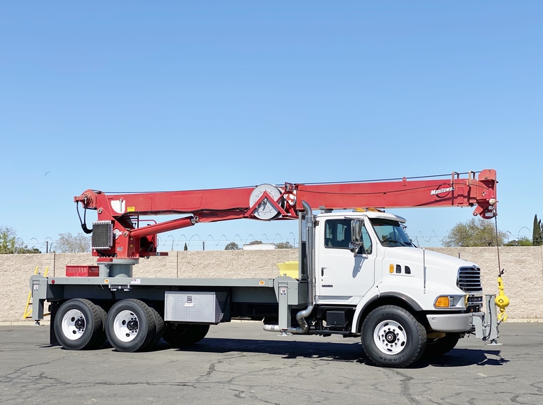 2001 Sterling L9500 Manitowoc 2277S Crane Truck