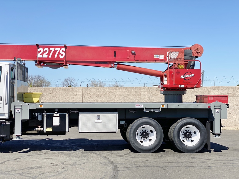 2001 Sterling L9500 Manitowoc 2277S Crane Truck