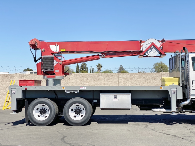 2001 Sterling L9500 Manitowoc 2277S Crane Truck