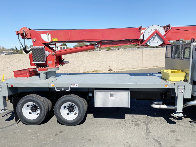 2001 Sterling L9500 Manitowoc 2277S Crane Truck