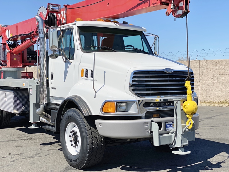 2001 Sterling L9500 Manitowoc 2277S Crane Truck