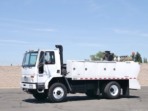 2002 Freightliner FC70 McLellan Medium Lube Truck