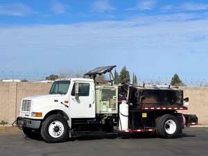 2002 International 4700 PB Loader Asphalt Pothole Patcher