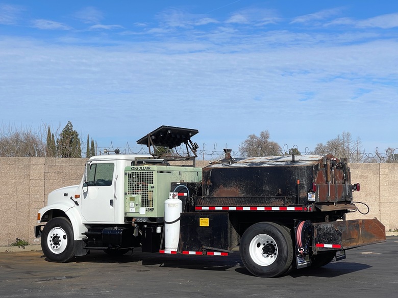 2002 International 4700 PB Loader Asphalt Pothole Patcher