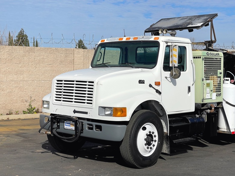 2002 International 4700 PB Loader Asphalt Pothole Patcher