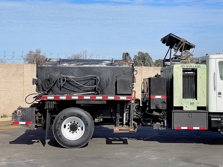 2002 International 4700 PB Loader Asphalt Pothole Patcher