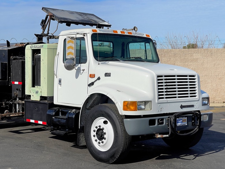 2002 International 4700 PB Loader Asphalt Pothole Patcher