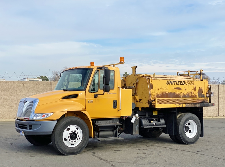 2003 International PB Loader B4 Asphalt Patcher Truck