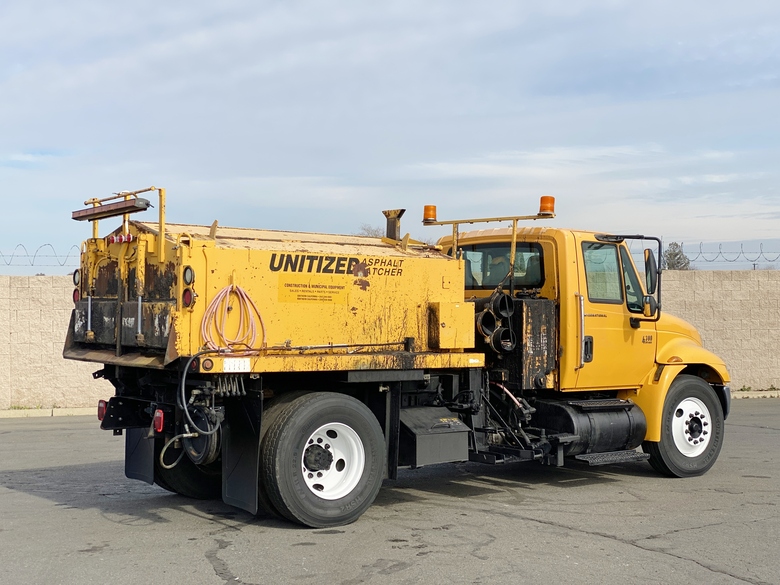 2003 International PB Loader B4 Asphalt Patcher Truck