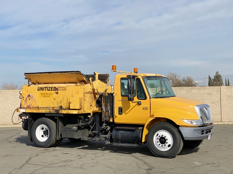 2003 International PB Loader B4 Asphalt Patcher Truck