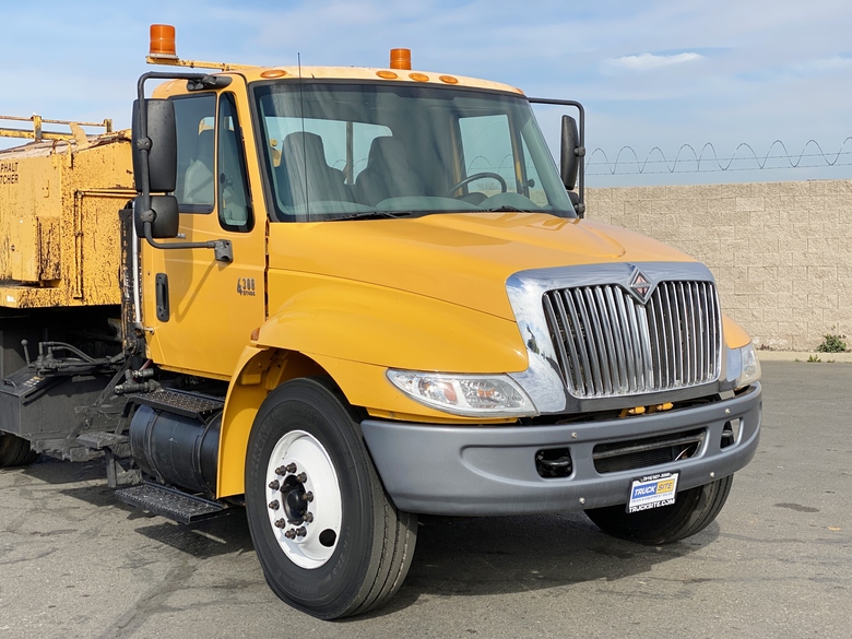 2003 International PB Loader B4 Asphalt Patcher Truck