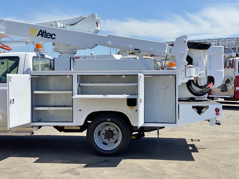 2003 Ford F550 Altec AT37-G 42' Articulated Bucket Truck