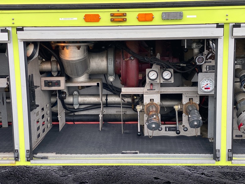 2004 Oshkosh Striker 3000 Aircraft Rescue w/53' Snozzle