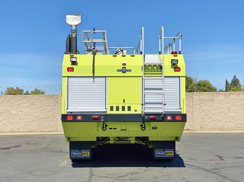 2004 Oshkosh Striker 3000 Aircraft Rescue w/53' Snozzle